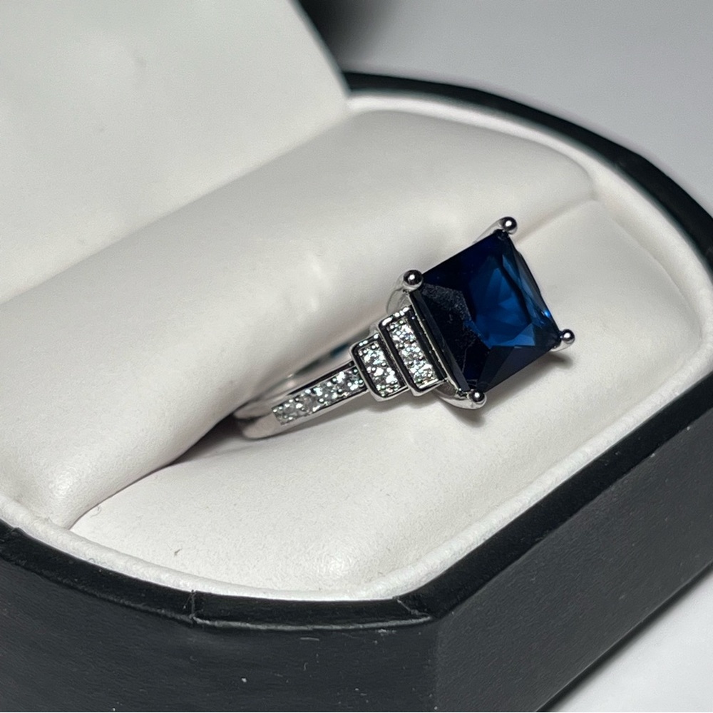 Sapphire Ring - Picture 3 of 5